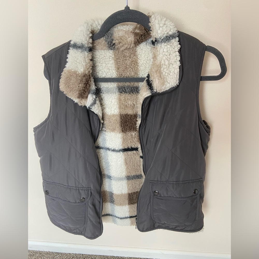 Reversible vest
